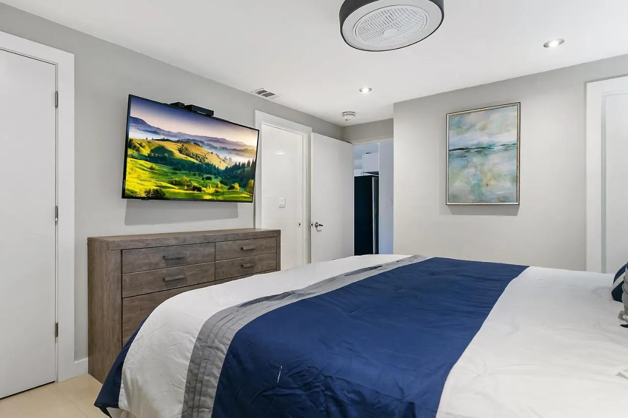 Newly Decorated In Beautiful Beachfront Holiday home *