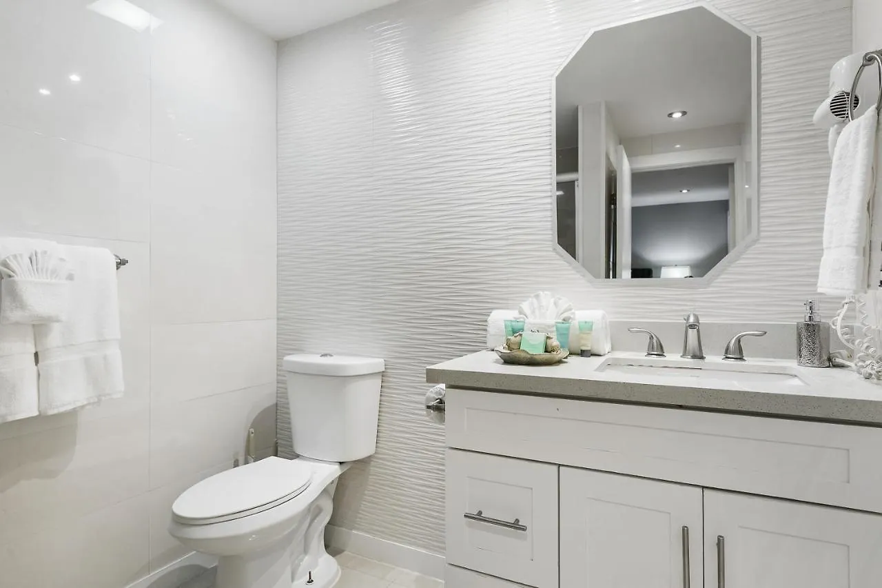 Newly Decorated In Beautiful Beachfront Holiday home *