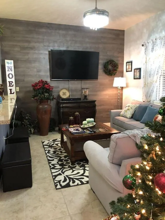 Cozy & Spacious 10min Walk To