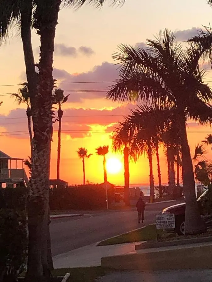 Cozy & Spacious 10min Walk To * South Padre Island