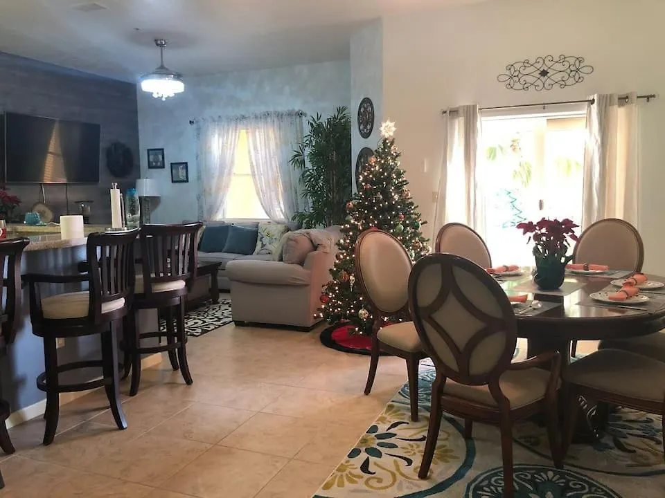 Cozy & Spacious 10min Walk To Guest house South Padre Island