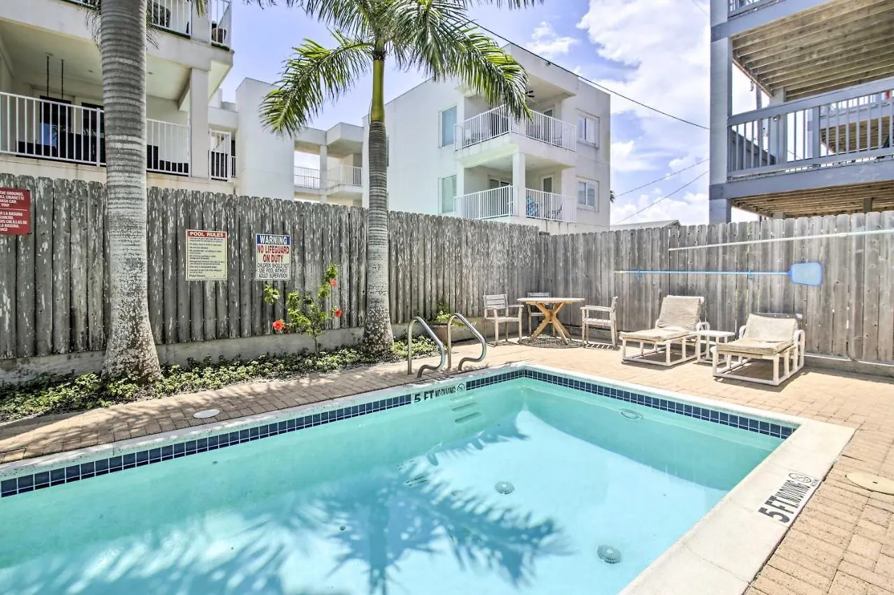 - 200 Ft To Beach! Apartment