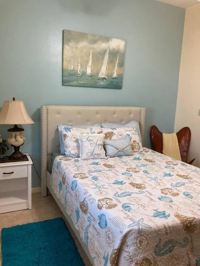 Cozy & Spacious 10min Walk To