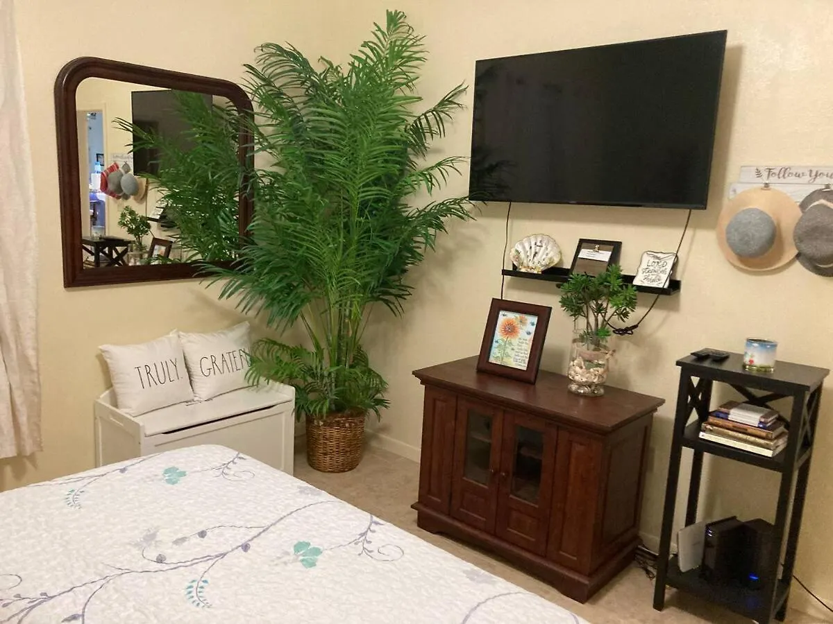 Cozy & Spacious 10min Walk To Guest house South Padre Island