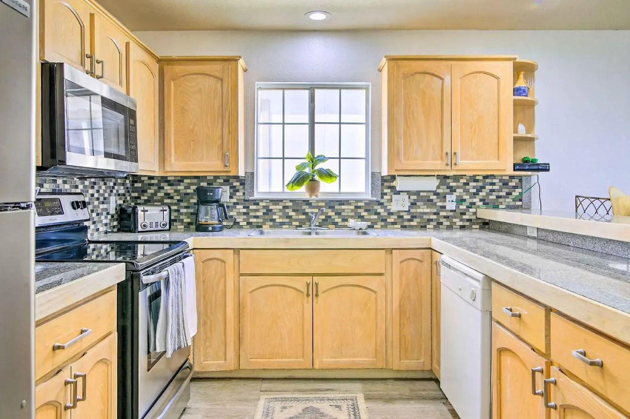 Apartment Getaway - Newly Renovated!