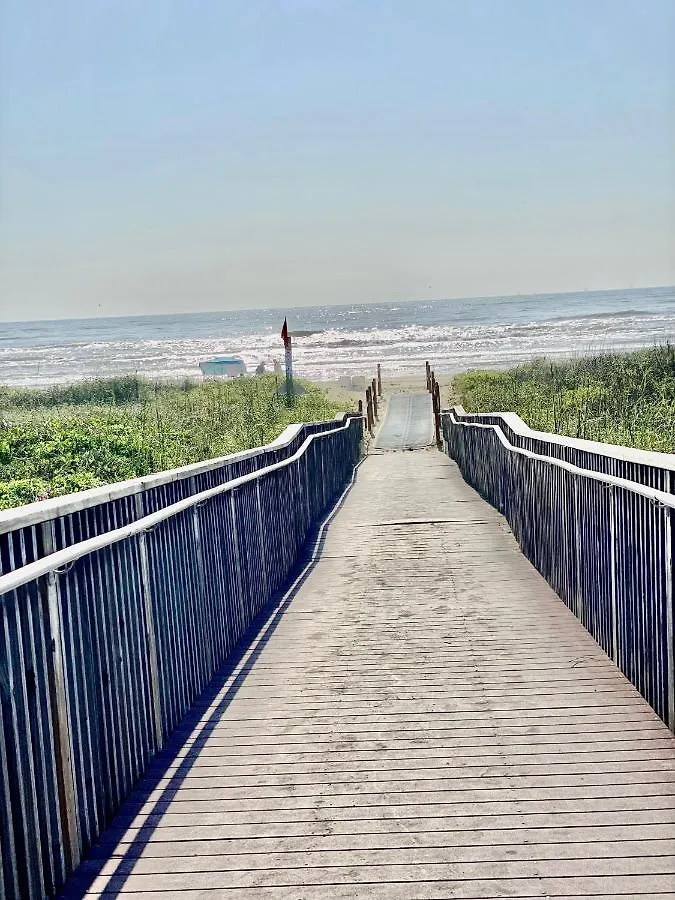 Apartment Spi - 1 Block Away *