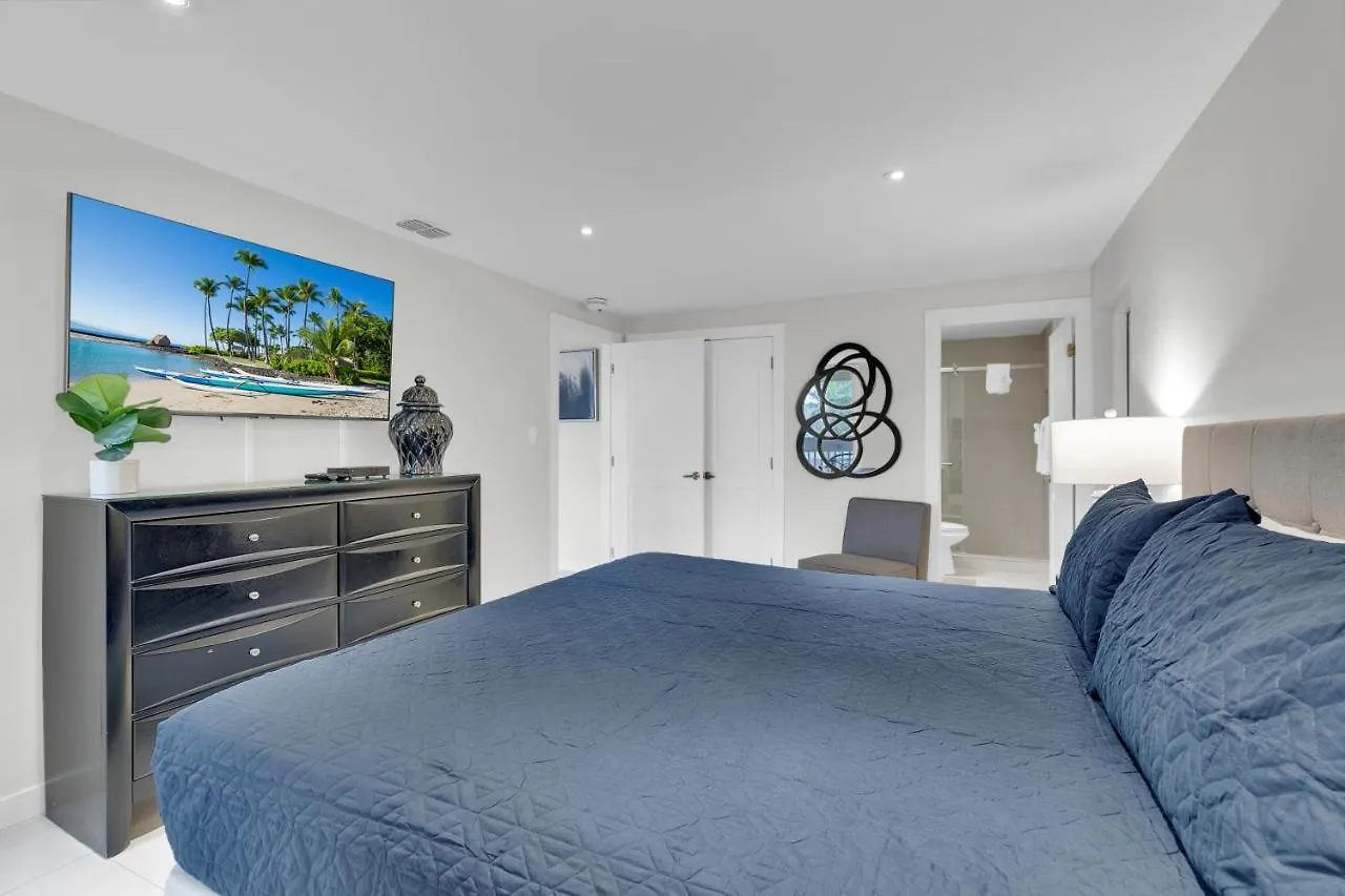 Holiday home Easy Living, Down By The Sea! Close To The Beach & Pool In Beautiful Beachfront *