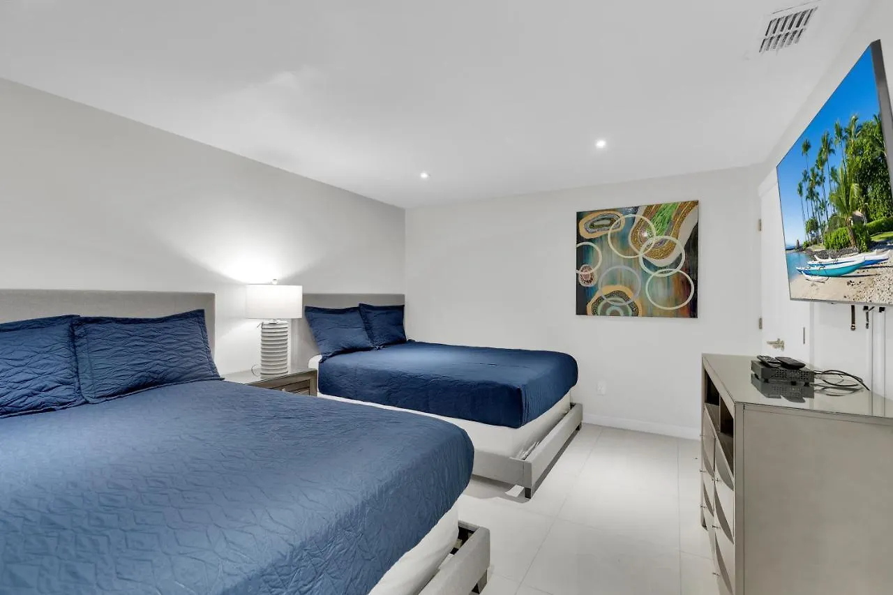 Easy Living, Down By The Sea! Close To The Beach & Pool In Beautiful Beachfront *