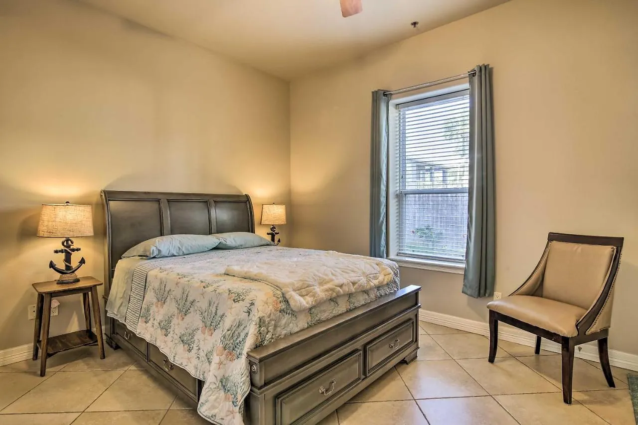 Apartment Texas With Outdoor Pools - Walk To Beach! South Padre Island