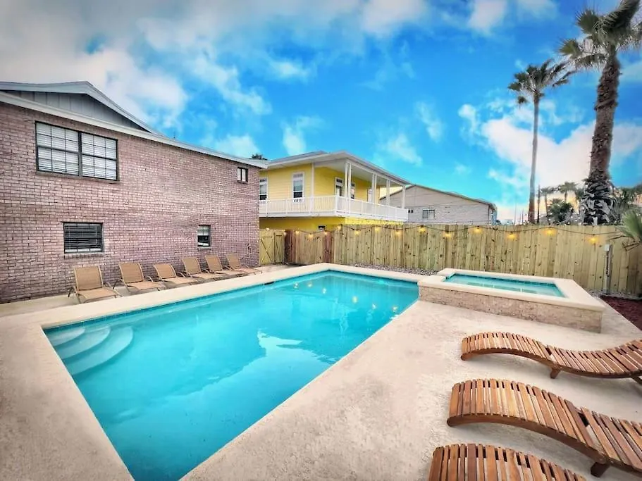 Holiday home Zula Del Mar: Beachfront With Pool For Large Groups