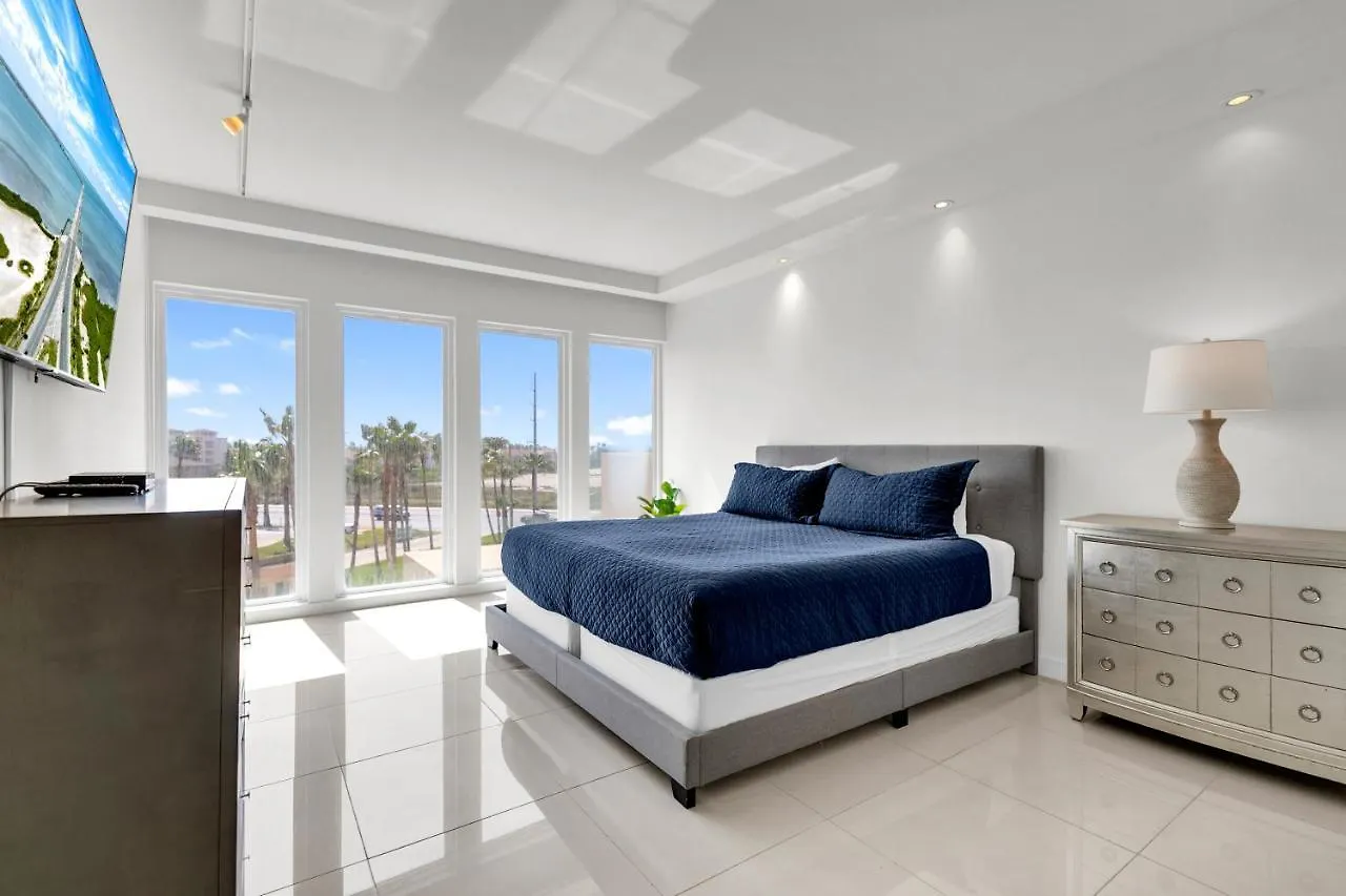 Perfect Condo, For Everyone! Beachfront בית נופש