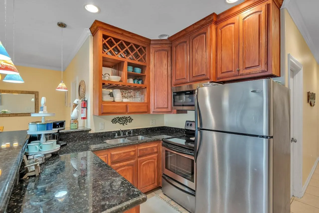 129 E Cora Lee Dr, #203 *