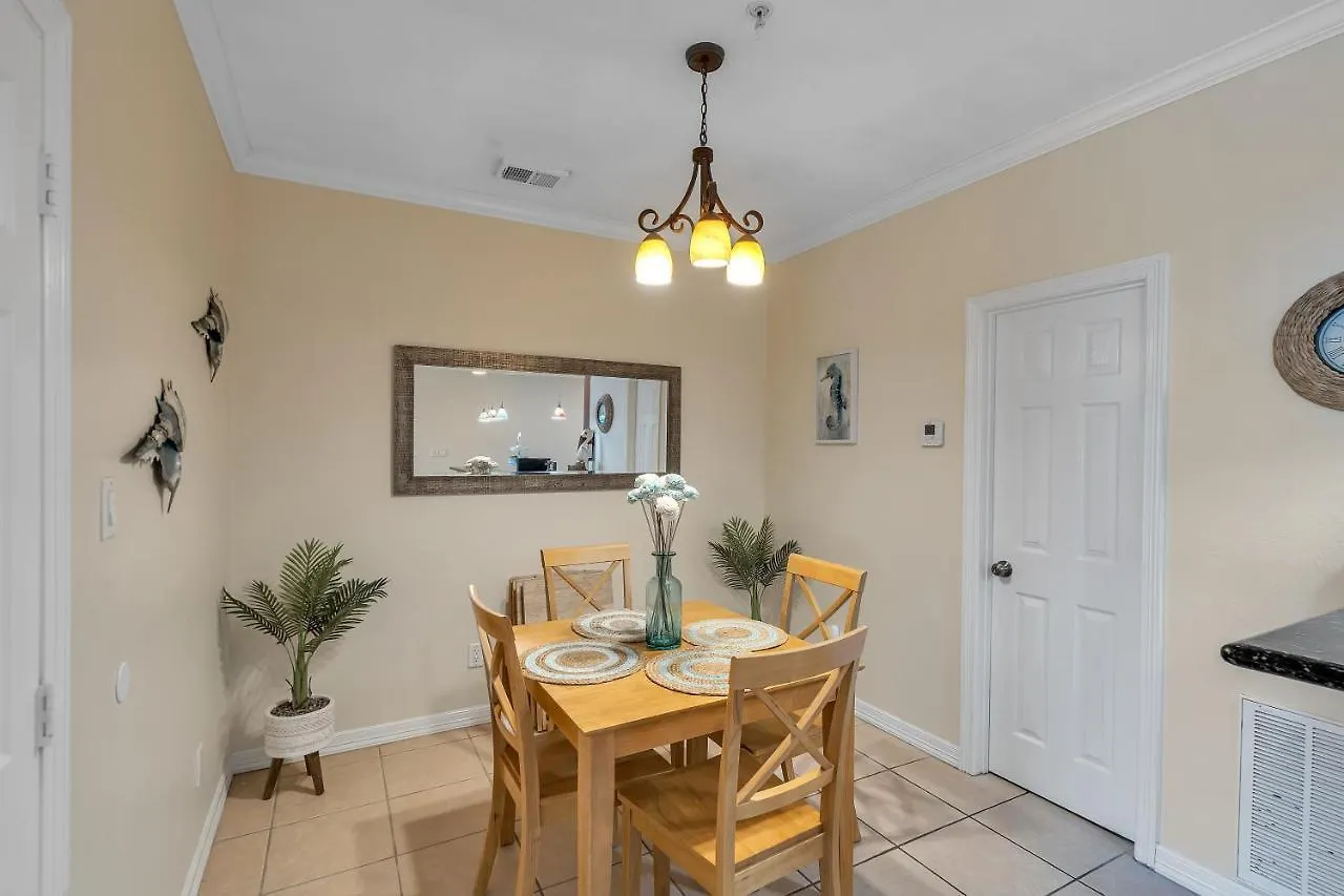 Apartment 129 E Cora Lee Dr, #203 *