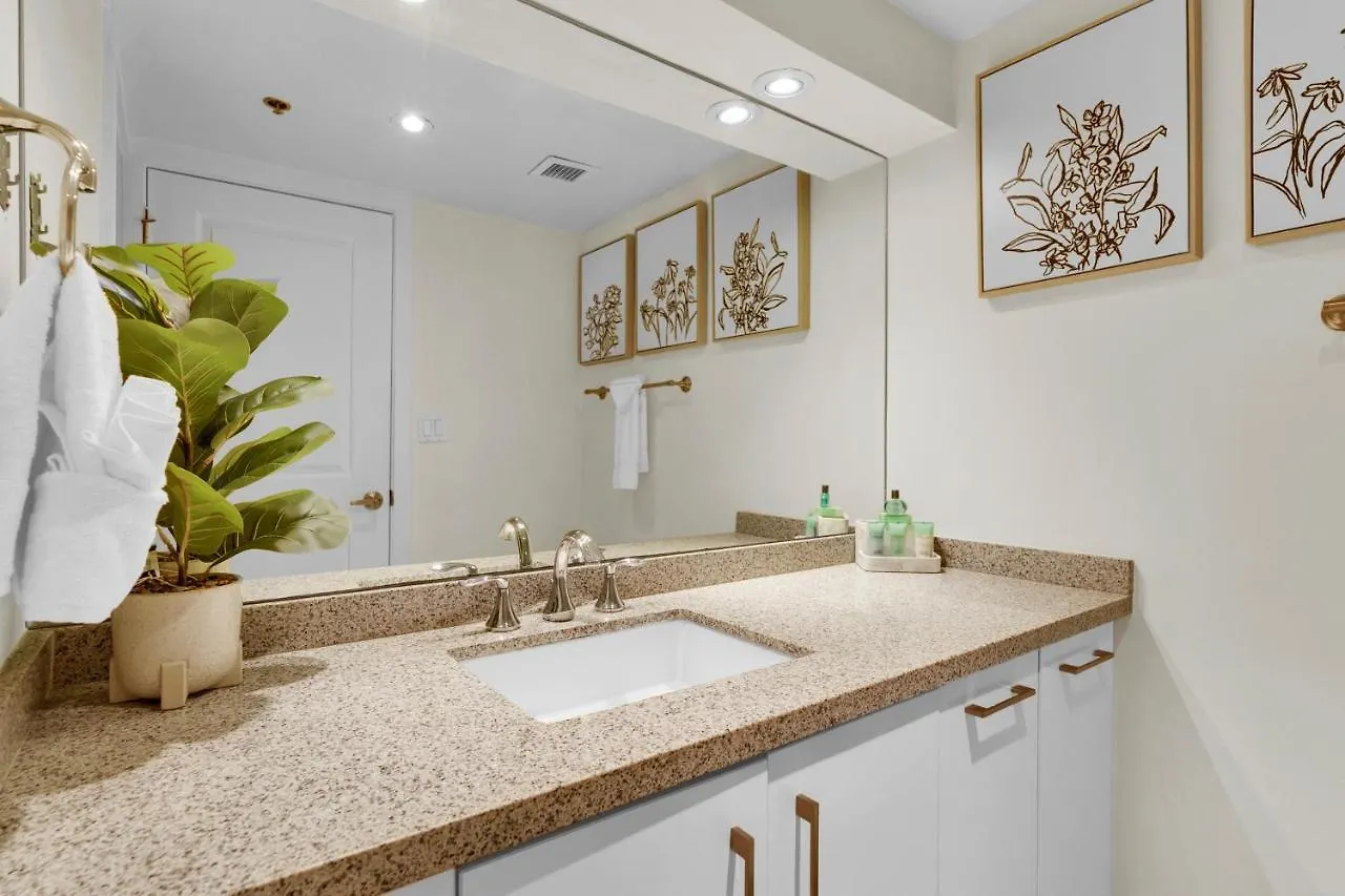 Panoramic Island View! New 1 Bedroom Spacious In Beachfront Apartment *