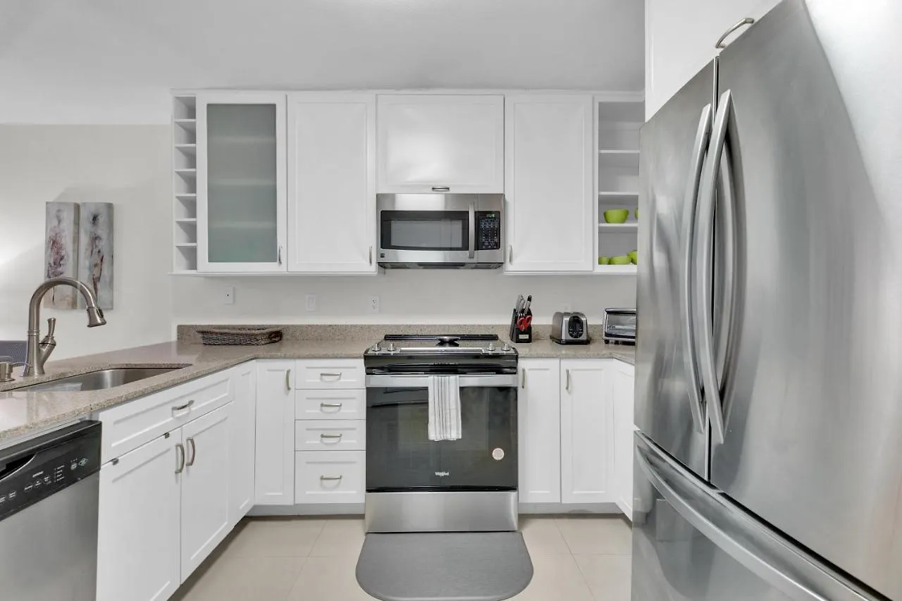 1st Floor W Beautiful Grounds! Heated Pools Hot Tub Tennis Courts