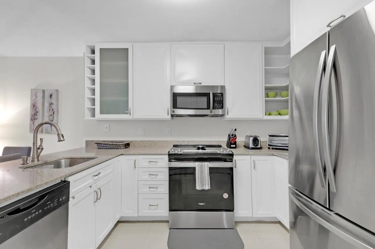 1st Floor W Beautiful Grounds! Heated Pools Hot Tub Tennis Courts Apartment
