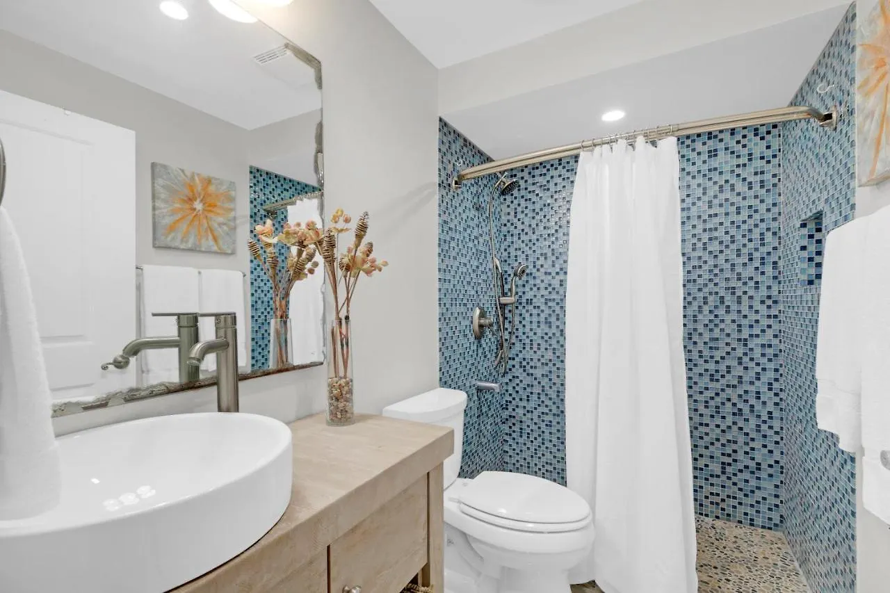 1st Floor W Beautiful Grounds! Heated Pools Hot Tub Tennis Courts *