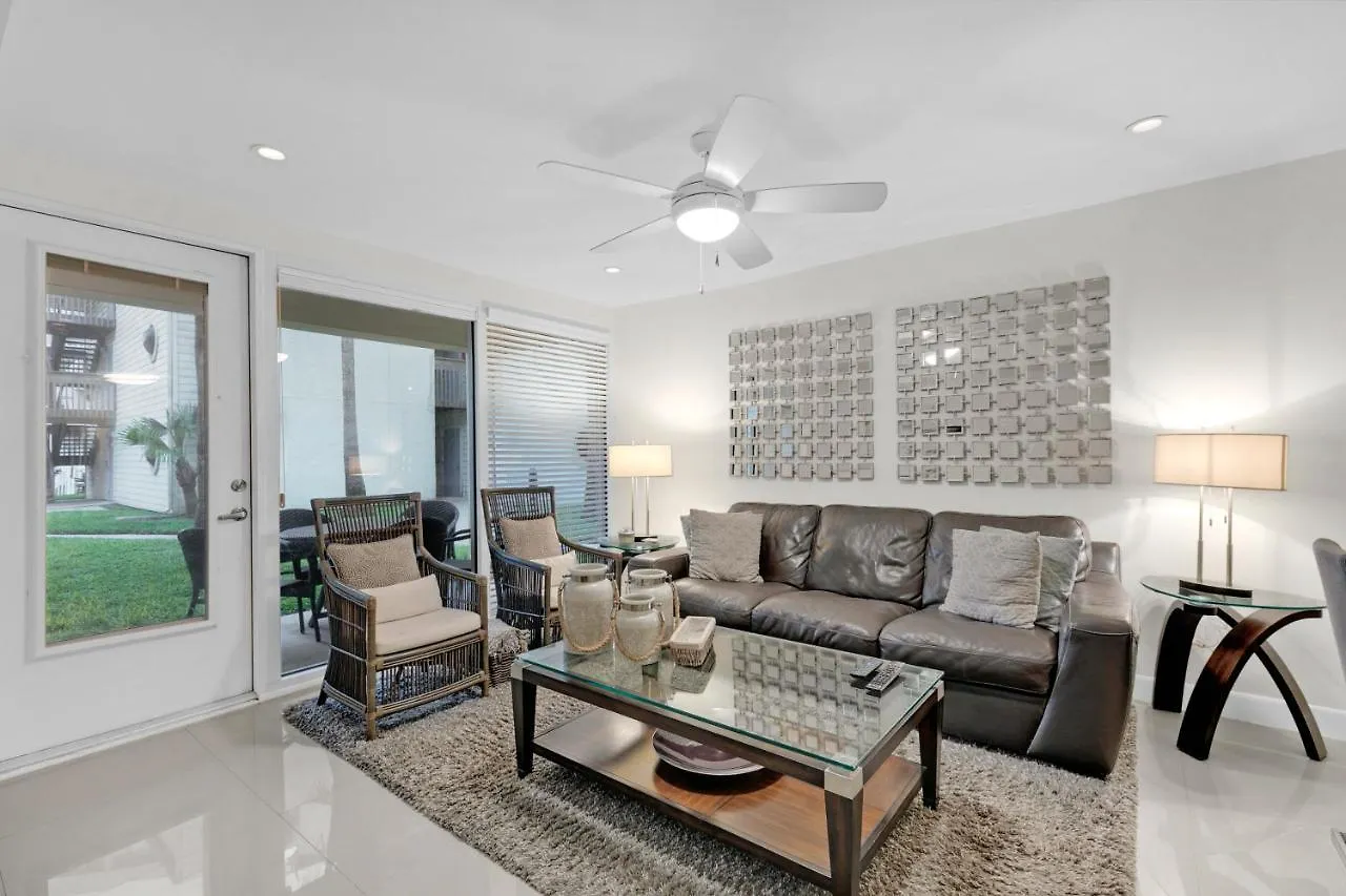 1st Floor W Beautiful Grounds! Heated Pools Hot Tub Tennis Courts Apartment