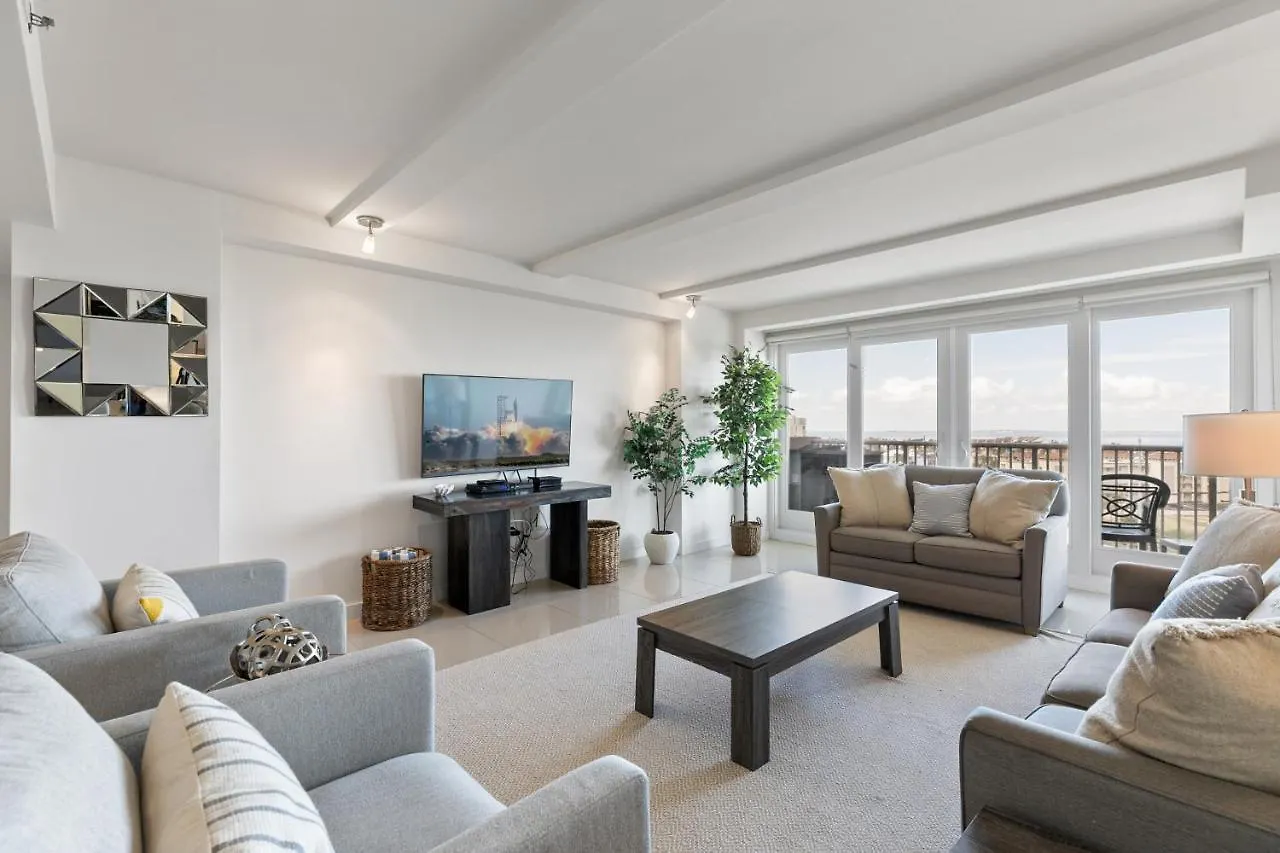 Enjoy A Perfect Bayview! Beachfront With Shared Pools *