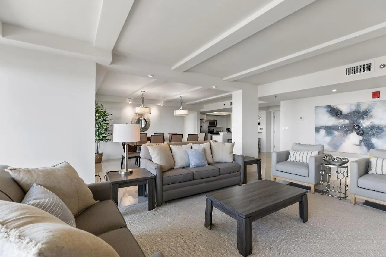 Enjoy A Perfect Bayview! Beachfront With Shared Pools