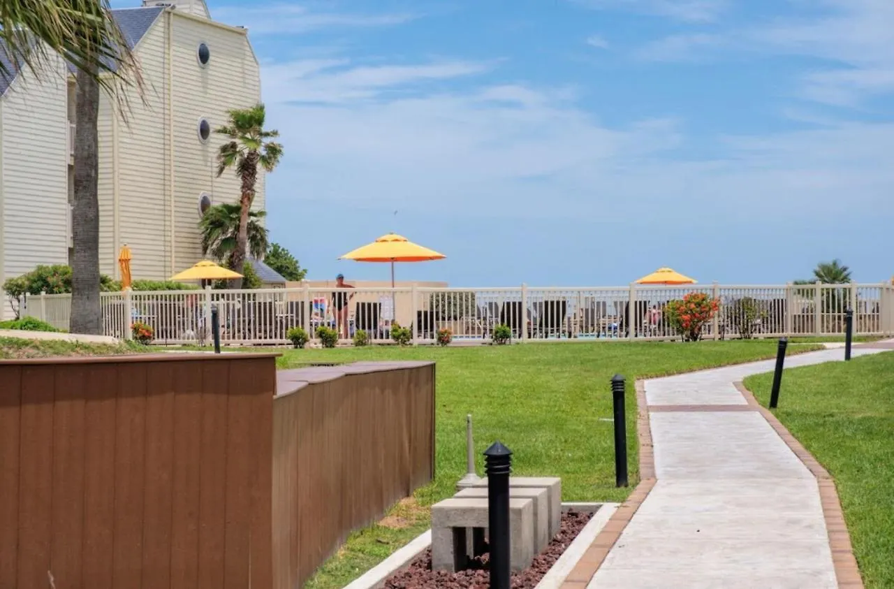 Apartment Ocean Breeze Retreat 2bed 2bath, Heated Pool! South Padre Island