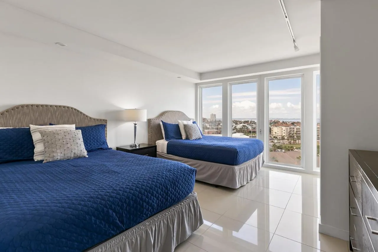 Enjoy A Perfect Bayview! Beachfront With Shared Pools *