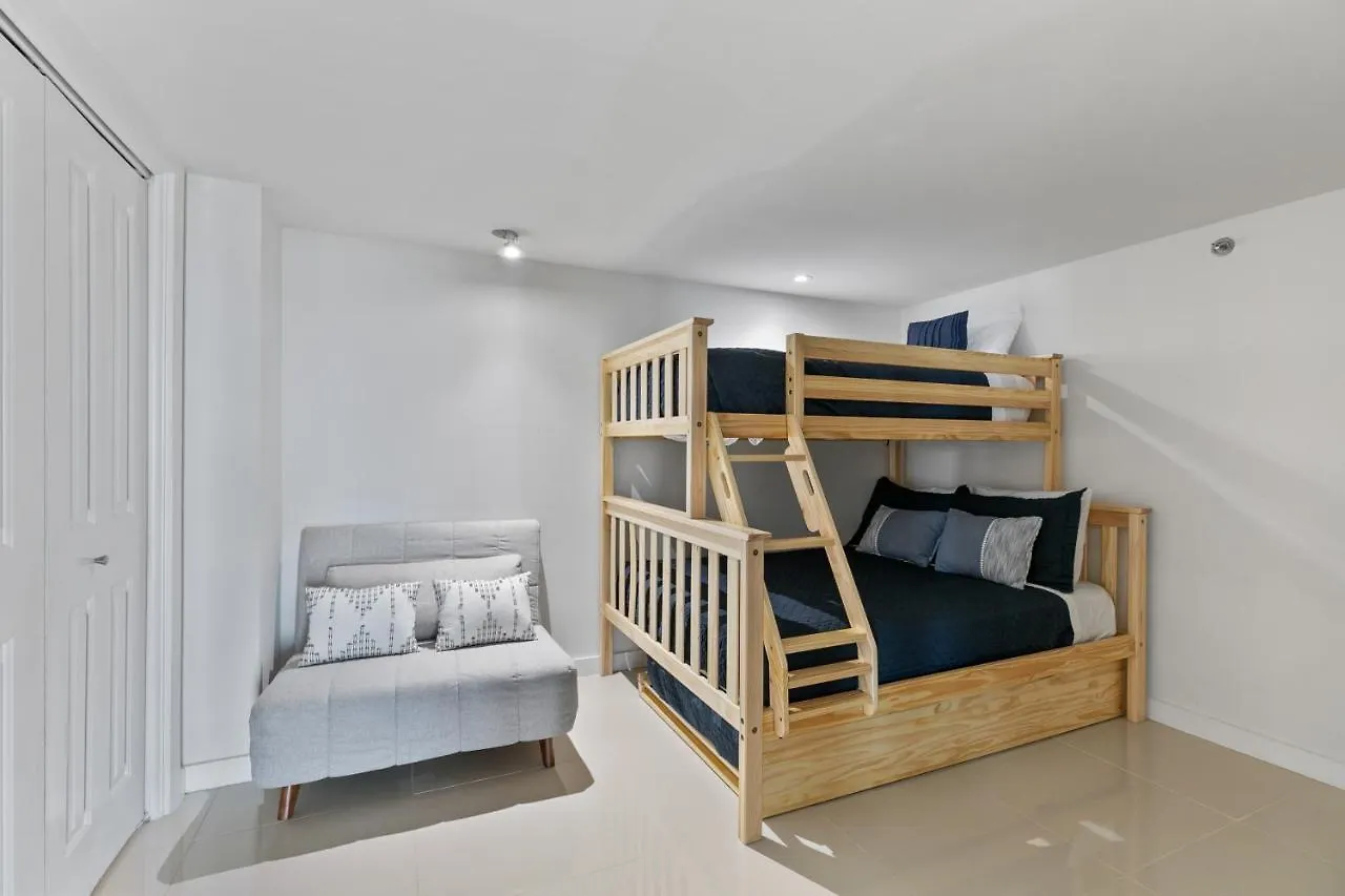 Enjoy A Perfect Bayview! Beachfront With Shared Pools *