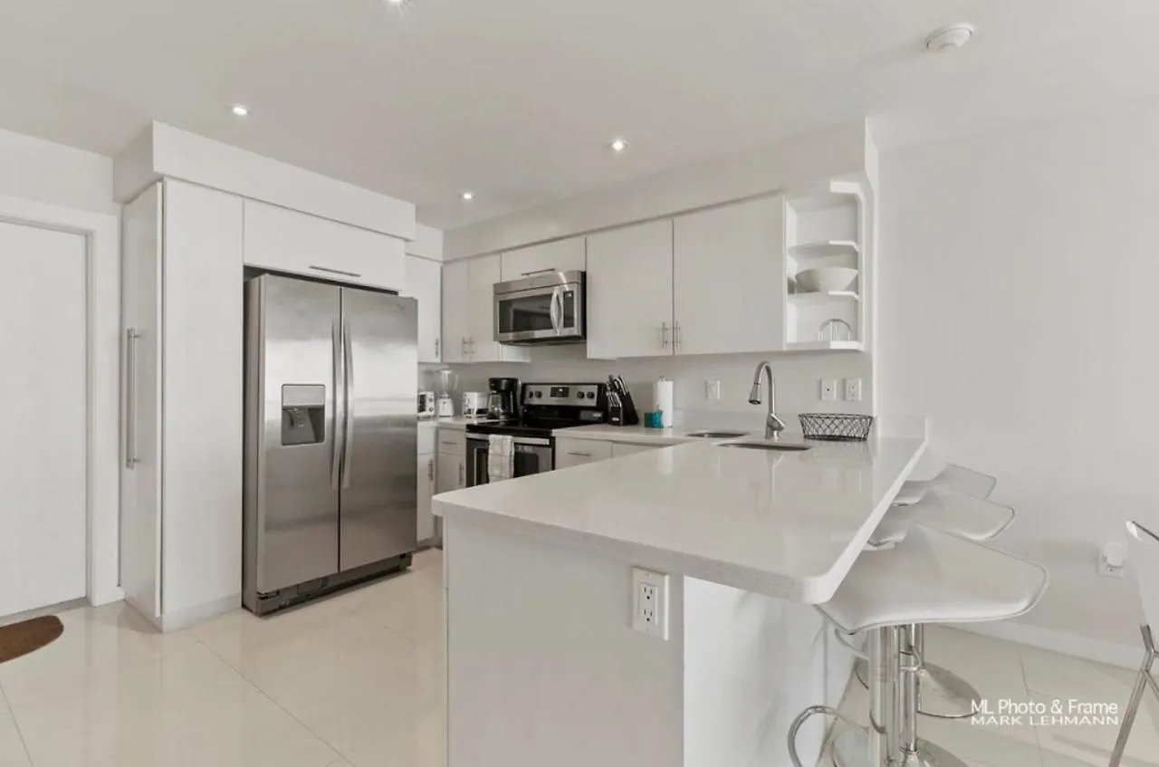 Ocean Breeze Retreat 2bed 2bath, Heated Pool! Apartment