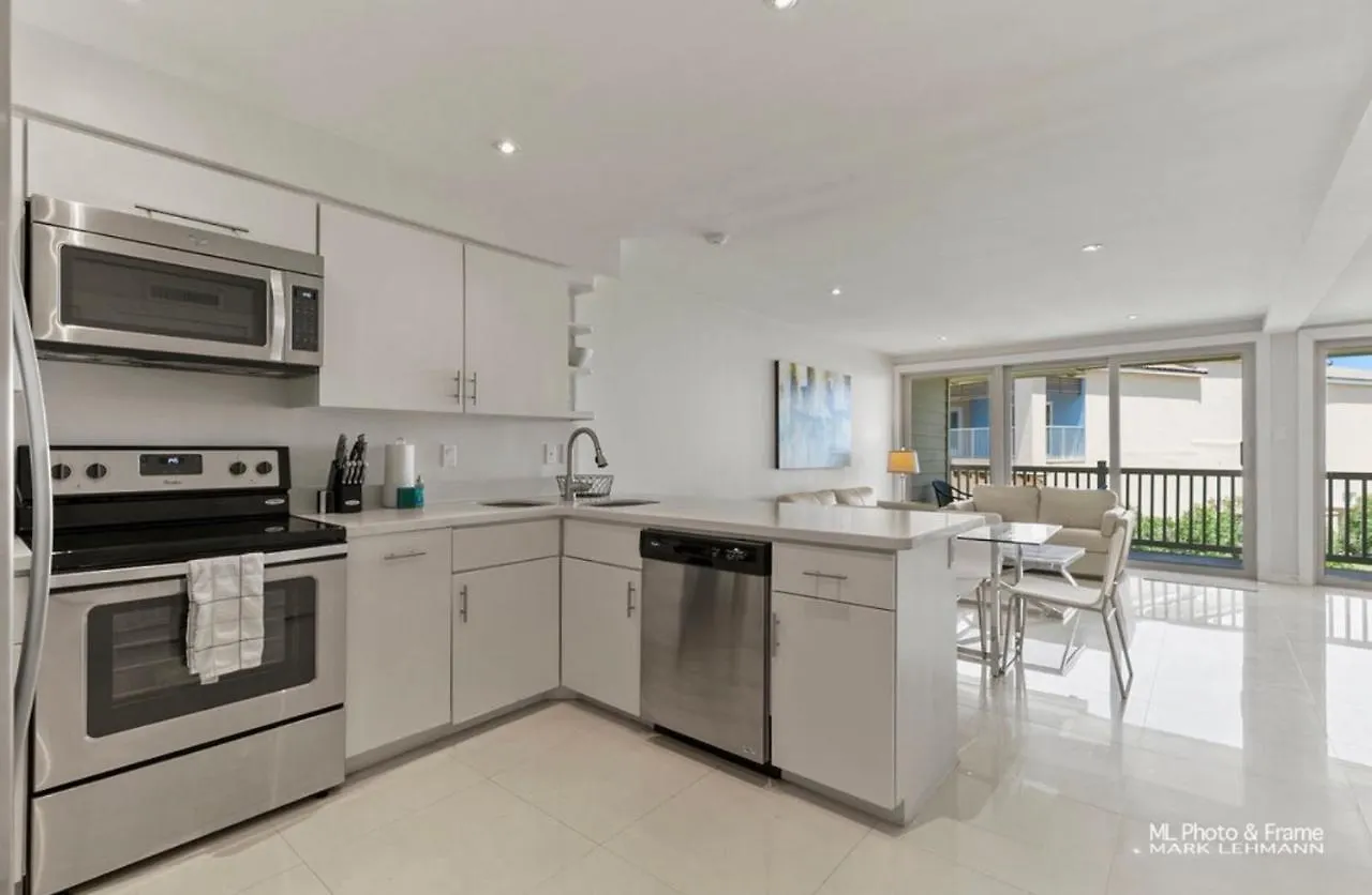 Ocean Breeze Retreat 2bed 2bath, Heated Pool!