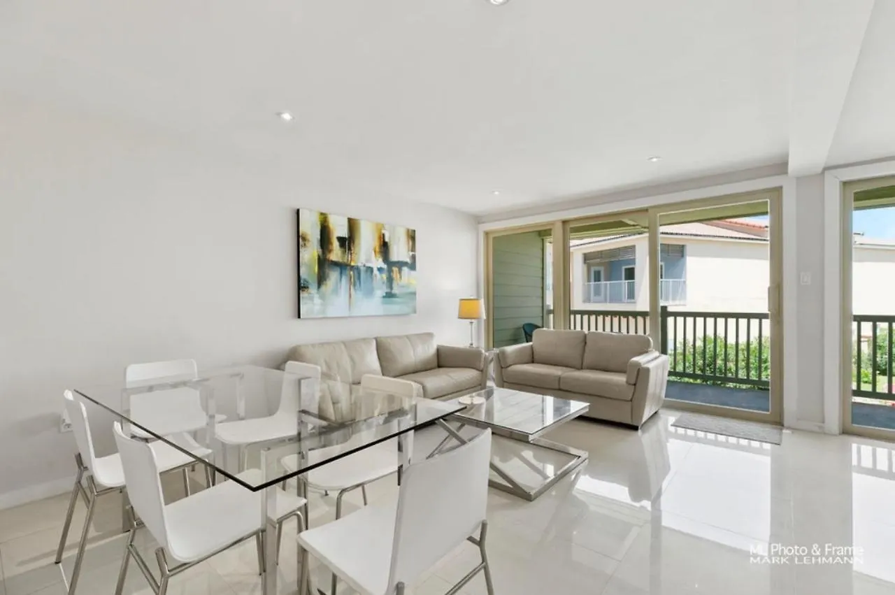 Ocean Breeze Retreat 2bed 2bath, Heated Pool!