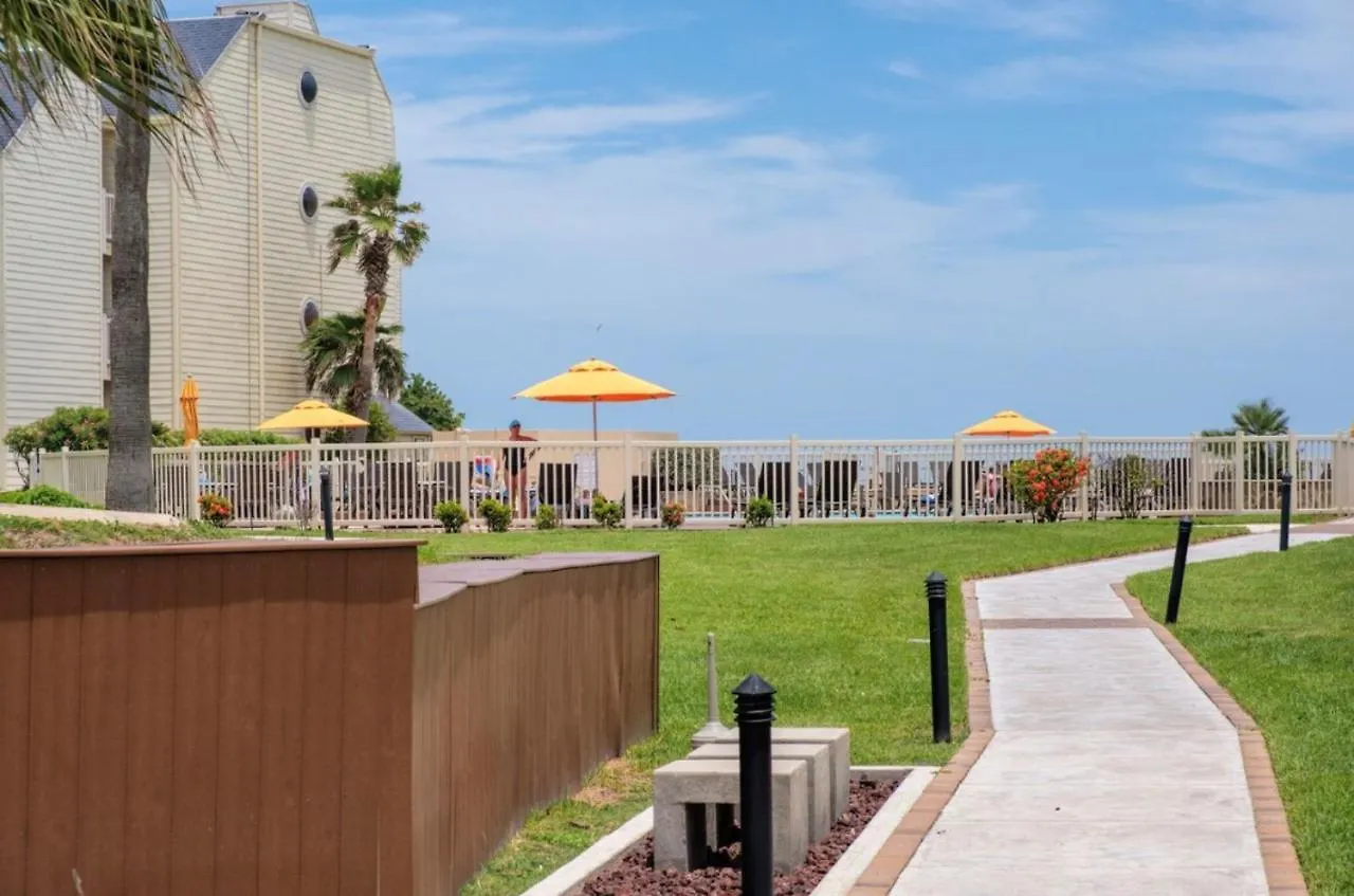 New Stunning Ocean-view Beachfront Resort, Heated Pool! *