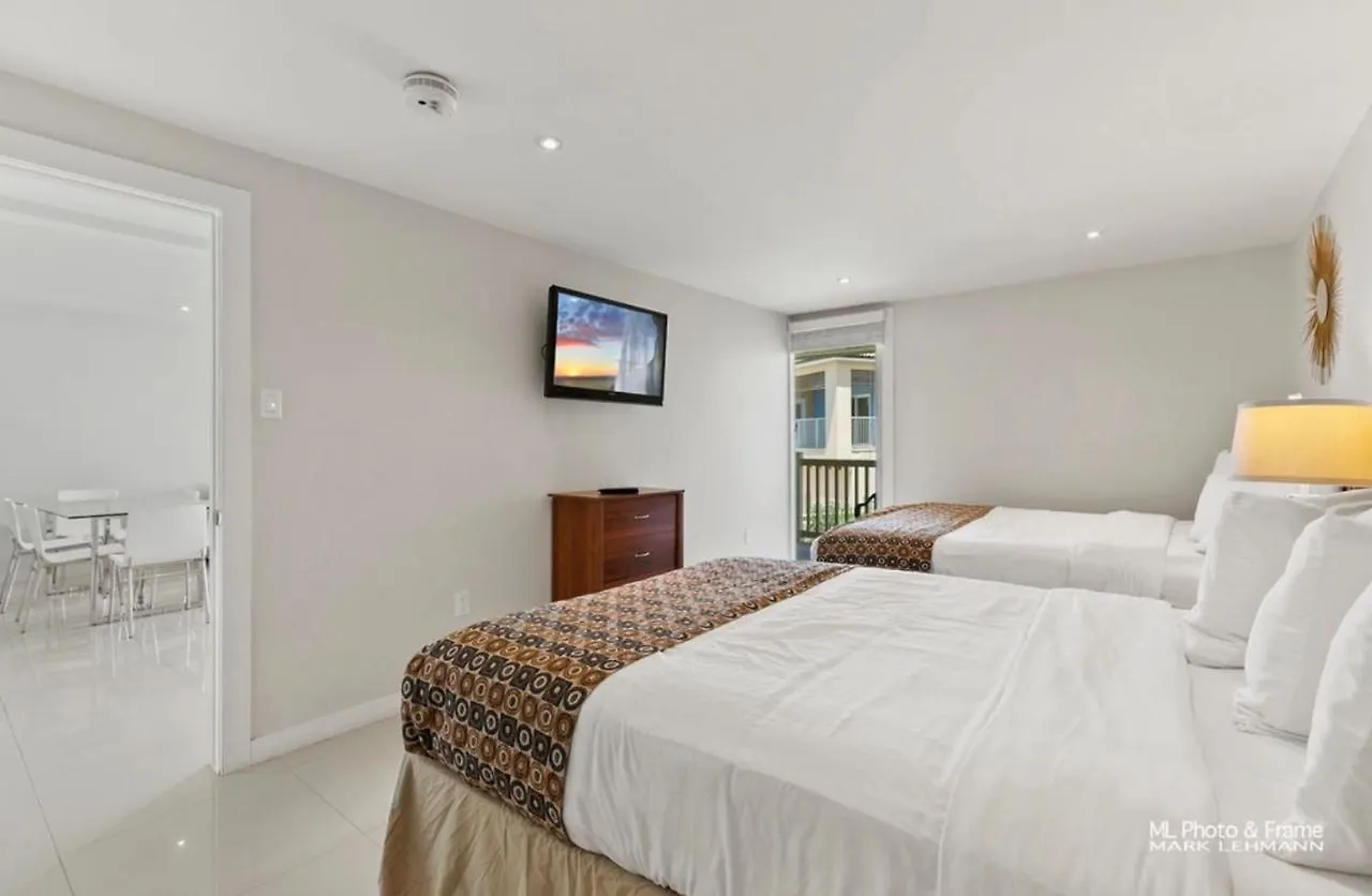 Ocean Breeze Retreat 2bed 2bath, Heated Pool! Apartment *
