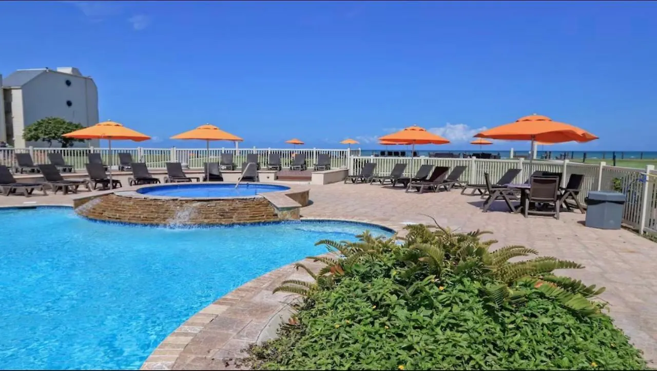 New Stunning Ocean-view Beachfront Resort, Heated Pool! Apartment