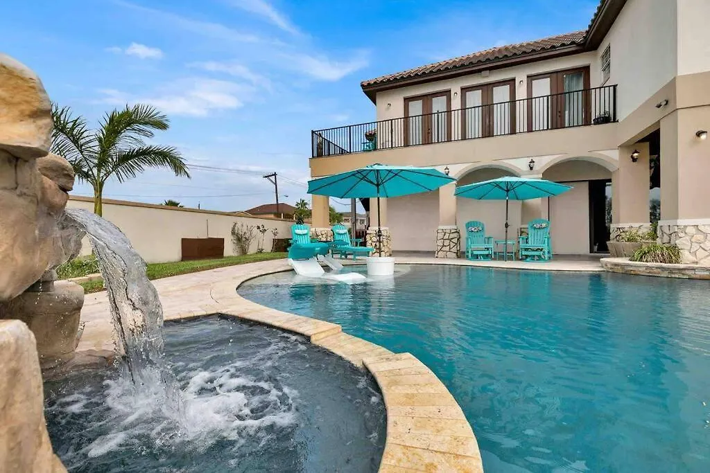 Paradise Villa: 2 Blocks From Beach, Private Pool Villa