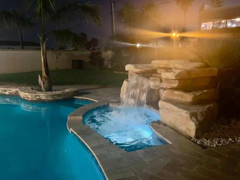 Paradise Villa: 2 Blocks From Beach, Private Pool * South Padre Island