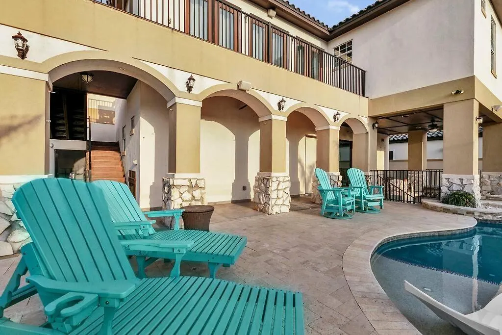Paradise Villa: 2 Blocks From Beach, Private Pool South Padre Island