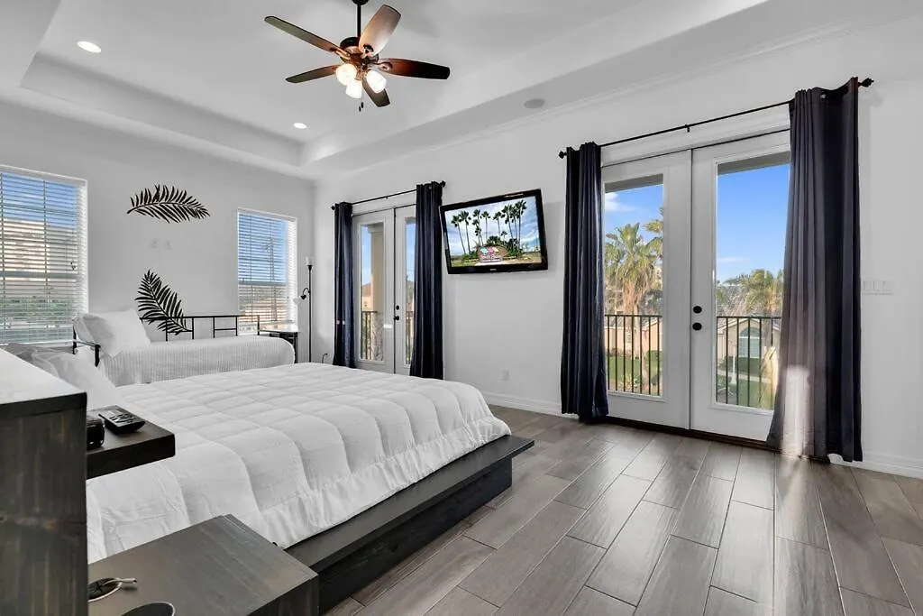 Villa Paradise Villa: 2 Blocks From Beach, Private Pool South Padre Island