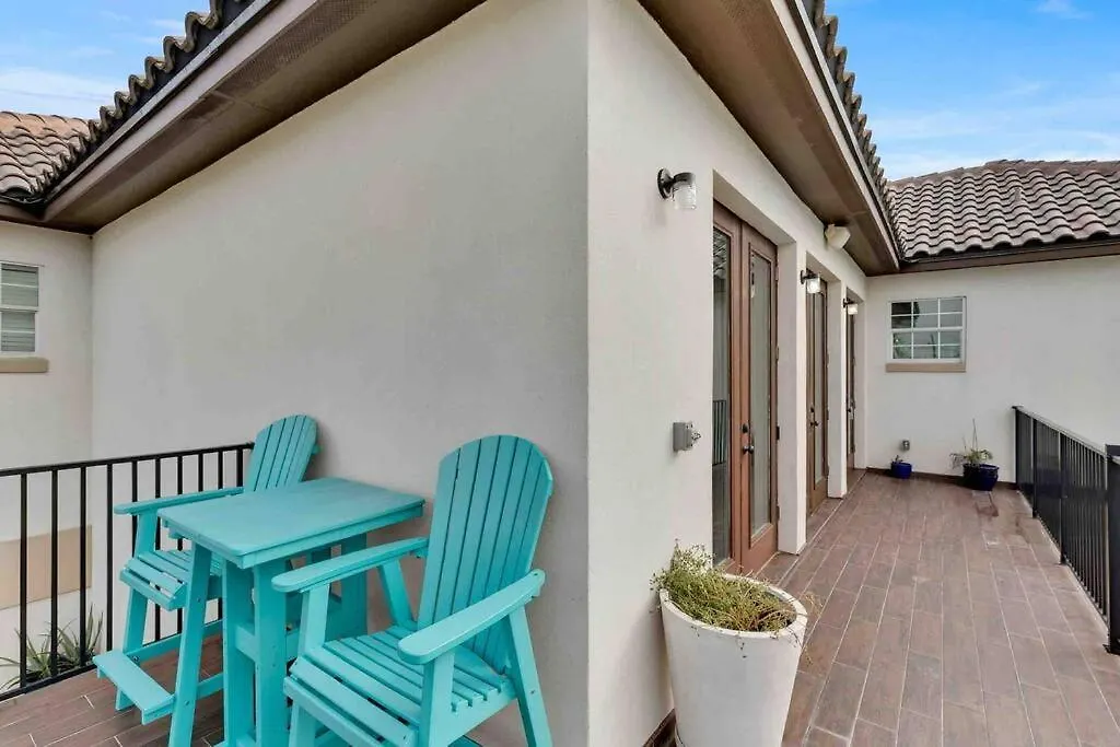Paradise Villa: 2 Blocks From Beach, Private Pool *