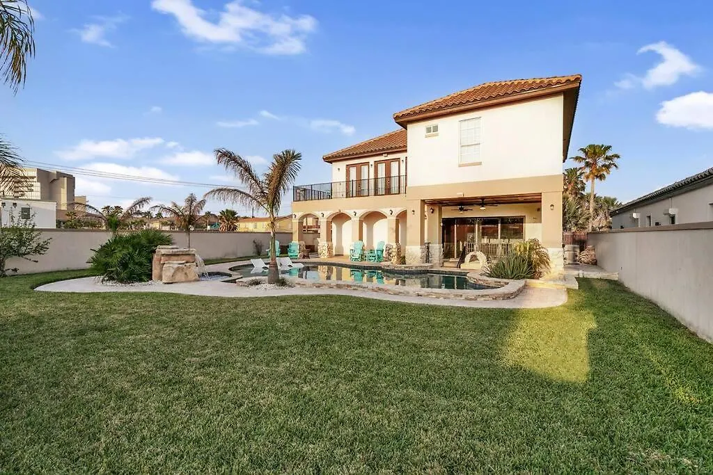 Villa Paradise Villa: 2 Blocks From Beach, Private Pool *
