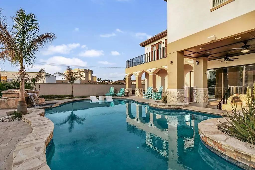 Villa Paradise Villa: 2 Blocks From Beach, Private Pool *
