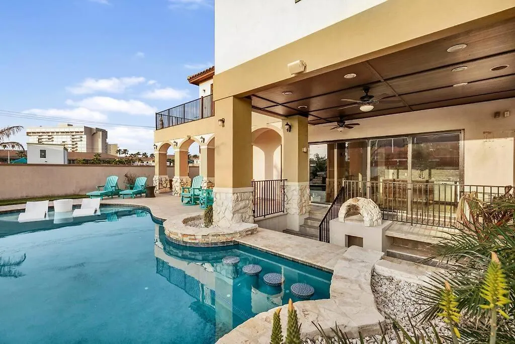 Paradise Villa: 2 Blocks From Beach, Private Pool Villa *