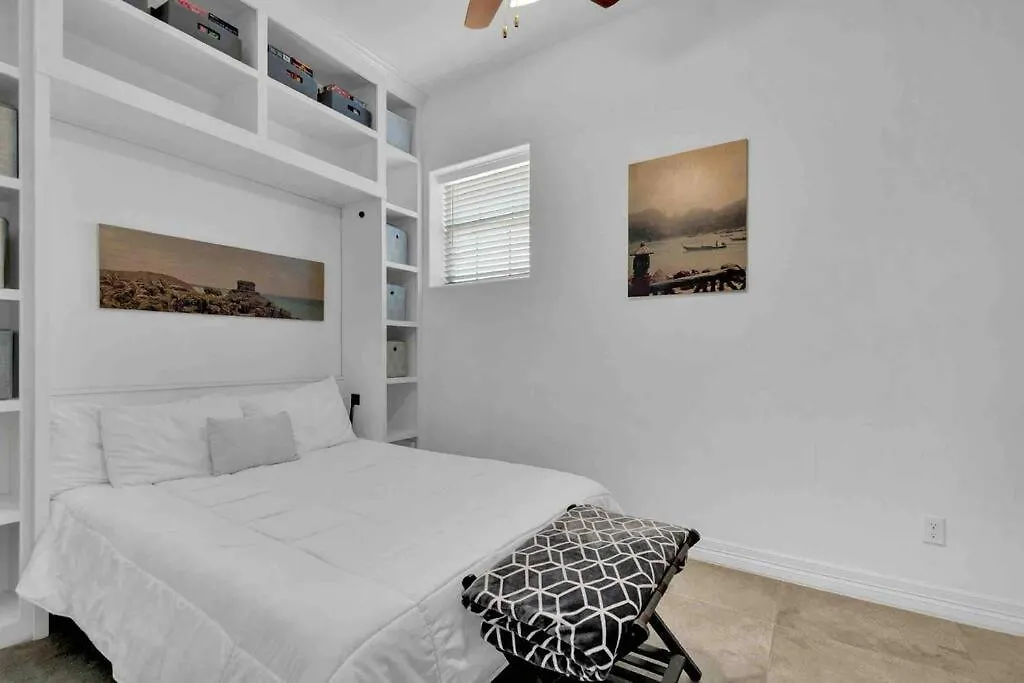 Paradise Villa: 2 Blocks From Beach, Private Pool Villa *