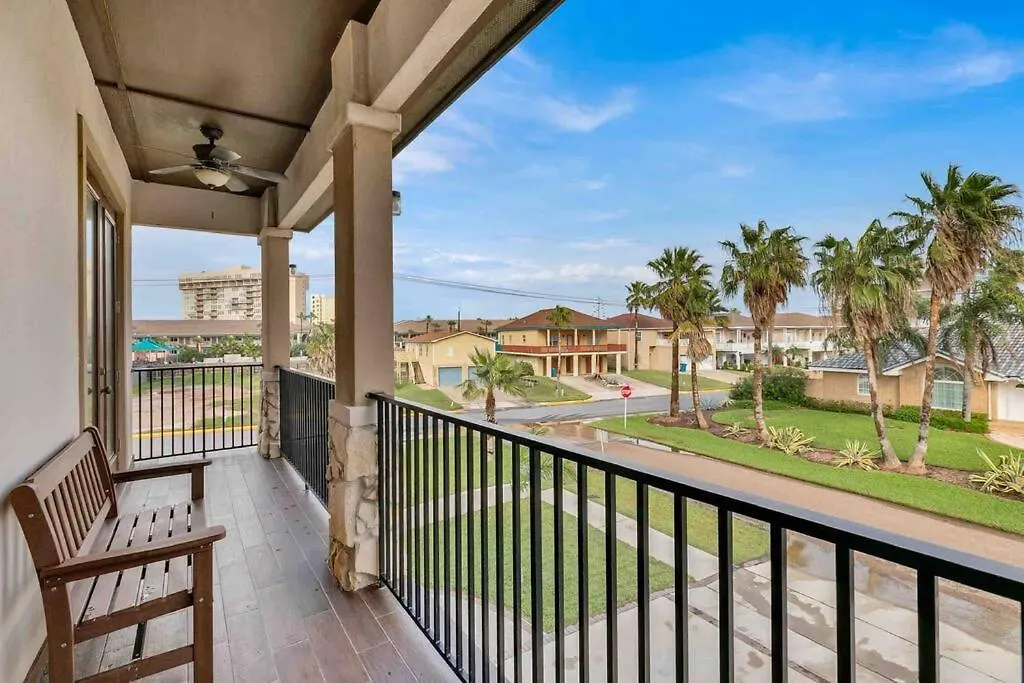 Paradise Villa: 2 Blocks From Beach, Private Pool *