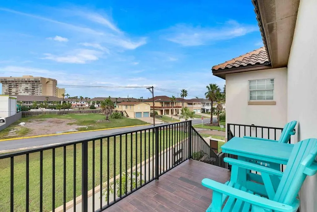 Villa Paradise Villa: 2 Blocks From Beach, Private Pool *