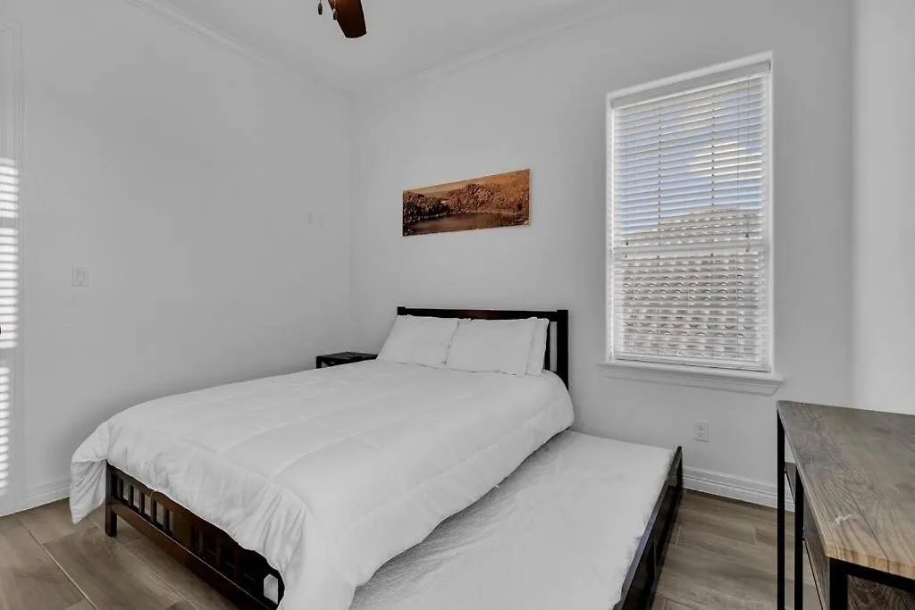 Paradise Villa: 2 Blocks From Beach, Private Pool Villa South Padre Island