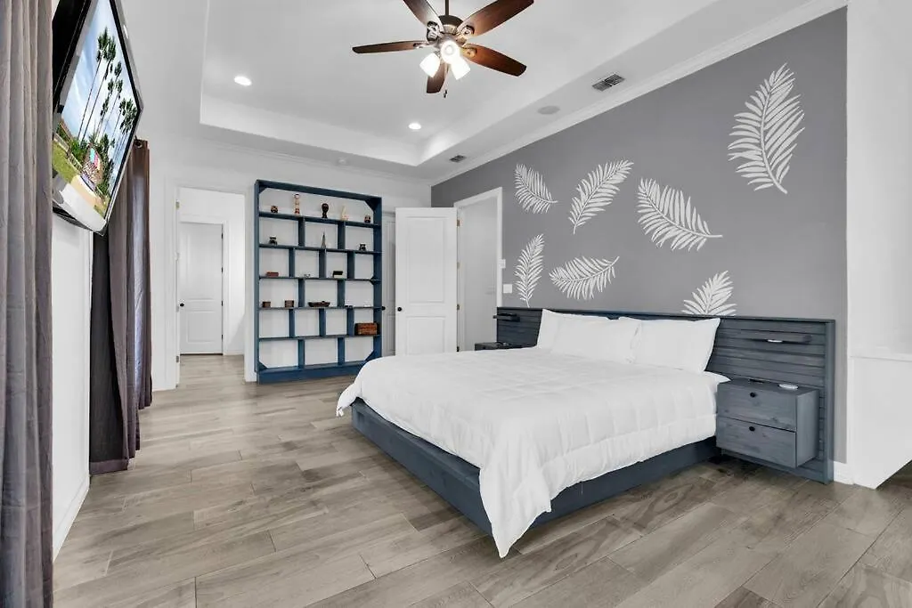 Villa Paradise Villa: 2 Blocks From Beach, Private Pool South Padre Island