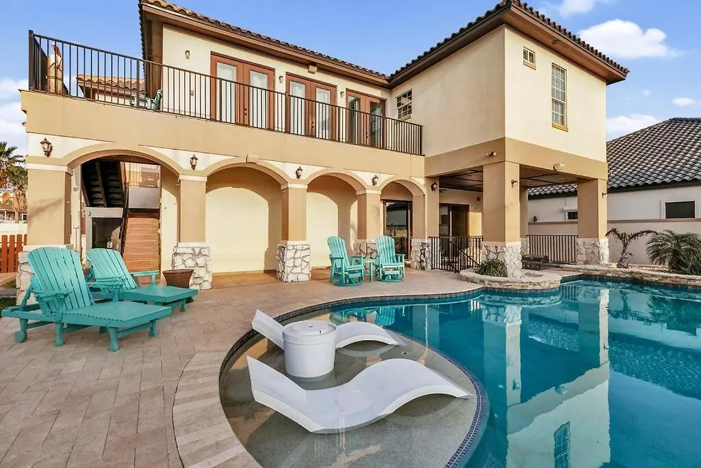 Villa Paradise Villa: 2 Blocks From Beach, Private Pool *
