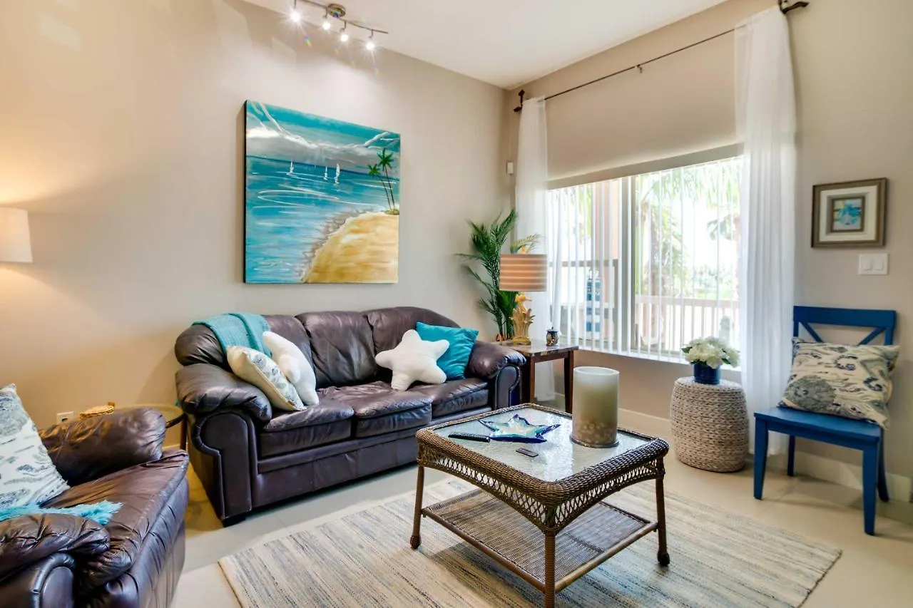 Walk To Beach! Apartment *