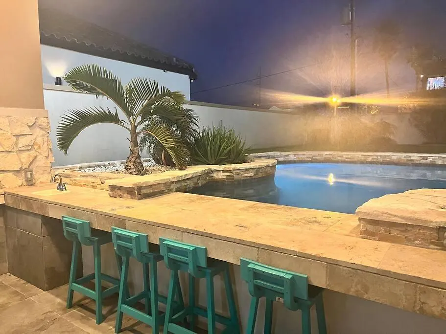 Paradise Villa: 2 Blocks From Beach, Private Pool * South Padre Island