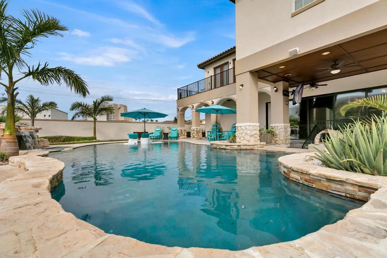 Paradise Villa: 2 Blocks From Beach, Private Pool *